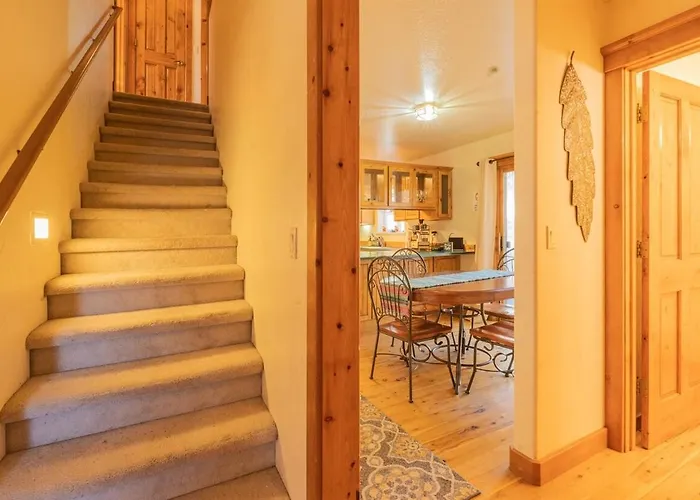 Cozy Family Cabin Deck & Fire Table Sleeps 10 *