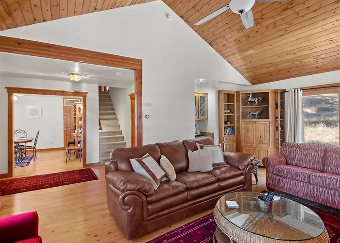 Holiday home Cozy Family Cabin Deck & Fire Table Sleeps 10 *