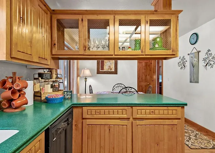 Cozy Family Cabin Deck & Fire Table Sleeps 10 Holiday home Flagstaff