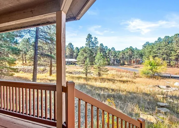 Cozy Family Cabin Deck & Fire Table Sleeps 10 Holiday home