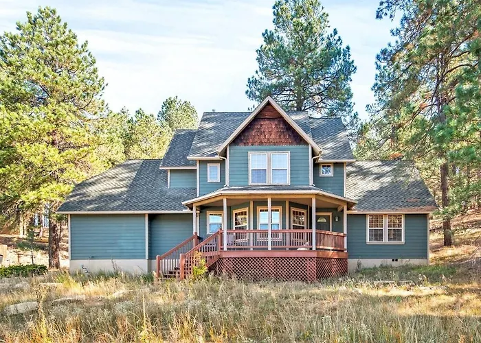 Cozy Family Cabin Deck & Fire Table Sleeps 10