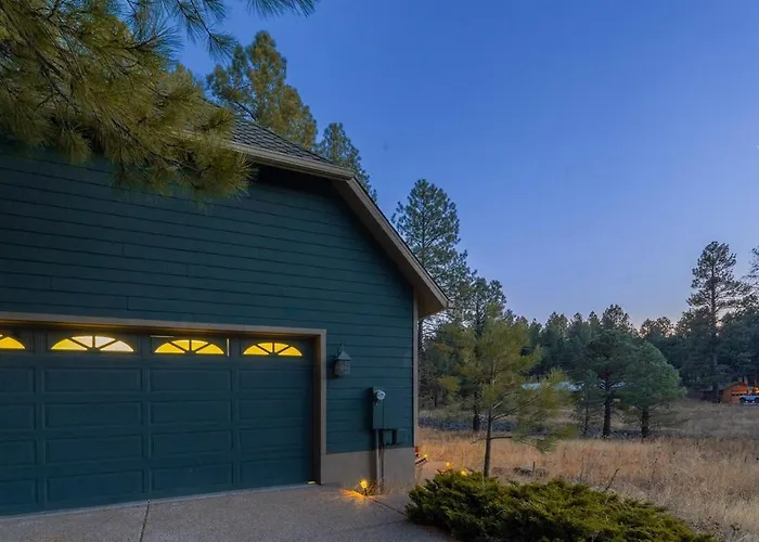 Cozy Family Cabin Deck & Fire Table Sleeps 10 Flagstaff