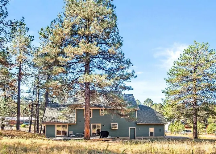 Cozy Family Cabin Deck & Fire Table Sleeps 10 *